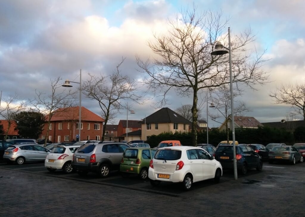 Parkeerplaats bij de Albert Heijn, dit is al jaren betaald parkeren. 