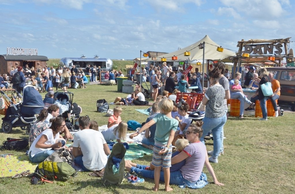 Bij en op het strandje ten noorden van de Waddenhaven wordt dit weekend het Beach Food Festival gehouden. Vrijdag en zaterdag van 12 tot 21 uur, zondag van 12 tot 20 uur.