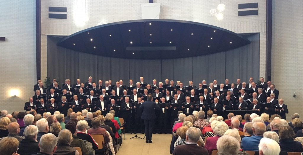 Het Groot Mannenkoor Noord-Nederland, met een aantal Texelse zangers in de gelederen, verzorgt een zomerconcert. 