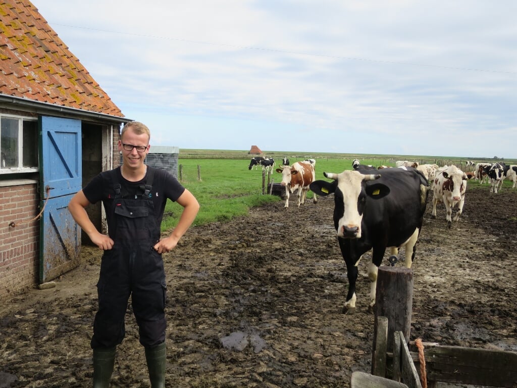 Jens Barhorst van Westerbuurt bij Oost werkt in het familiebedrijf. "Iedereen die bij Oosterend fietst of het Boerenommetje wandelt ziet onze dieren." 