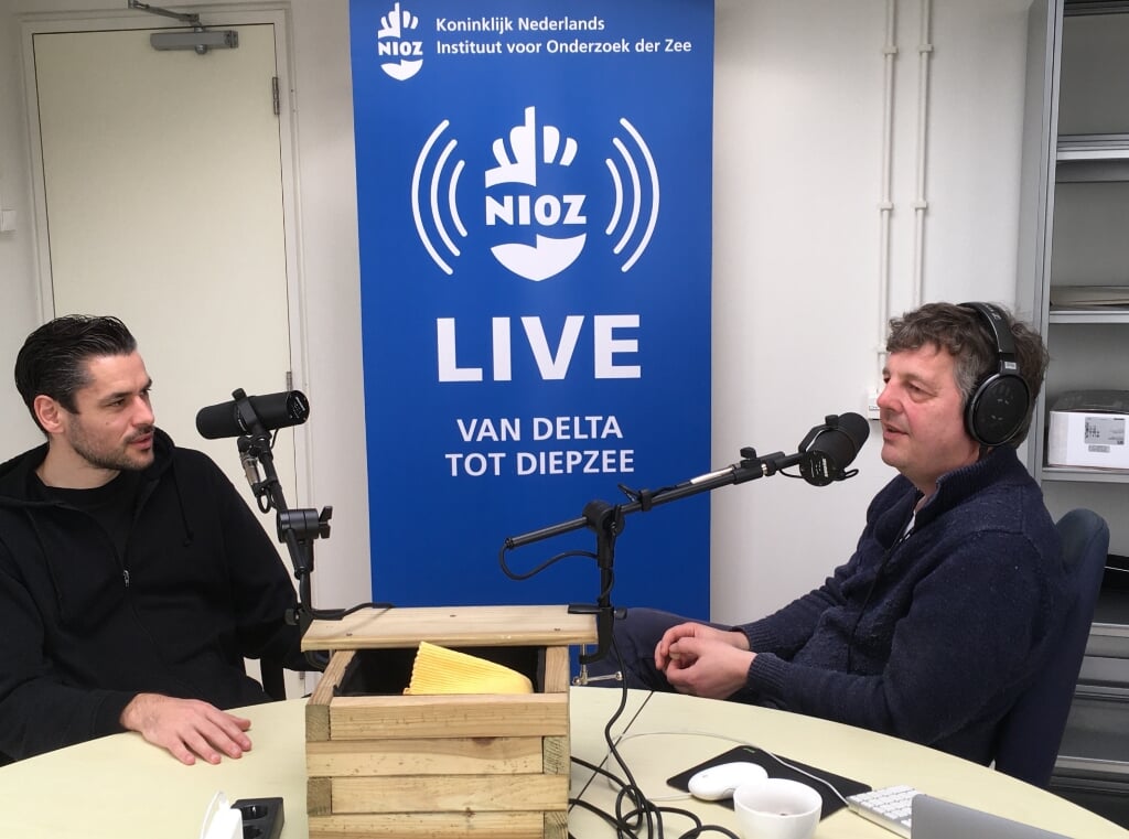 Sjoerd Groeskamp (links) in gesprek met Mathijs Deen voor Natuurwijzer.
