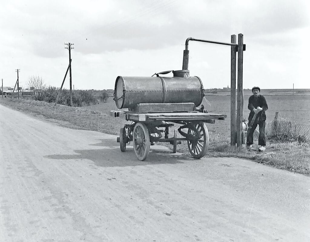 Afbeelding uit het boek Texel en de Texelaars: waterpomp Schilderweg