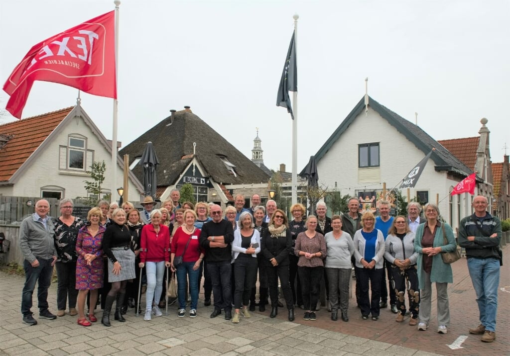 De oud-leerlingen van de Ulo in Den Burg.