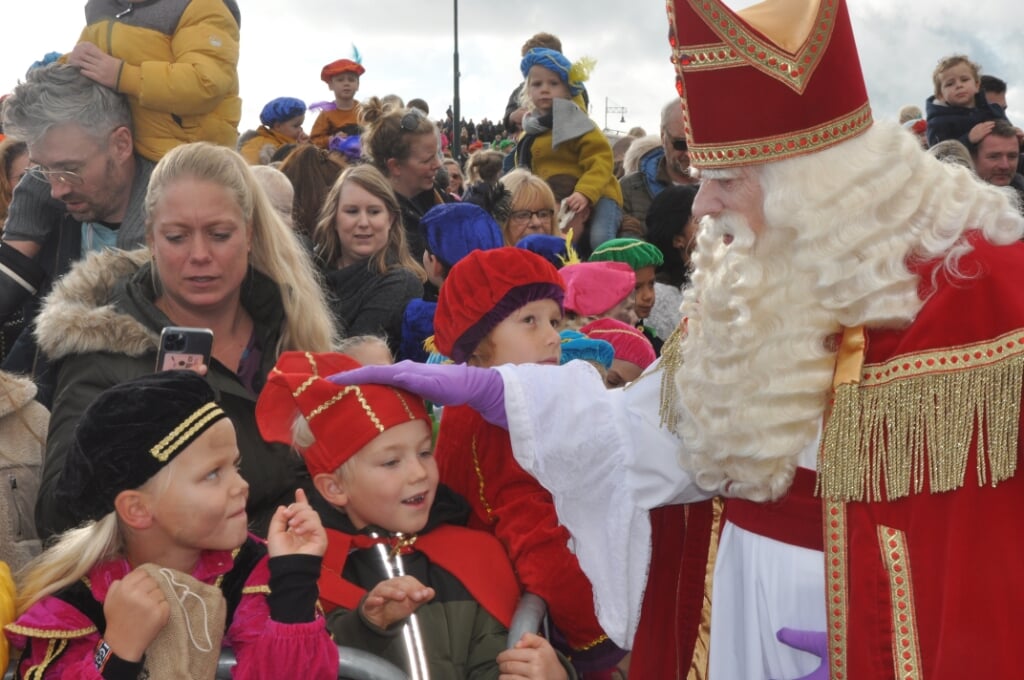 Zaterdag 19 november arriveert Sinterklaas rond de klok van half een op de haven van Oudeschild.