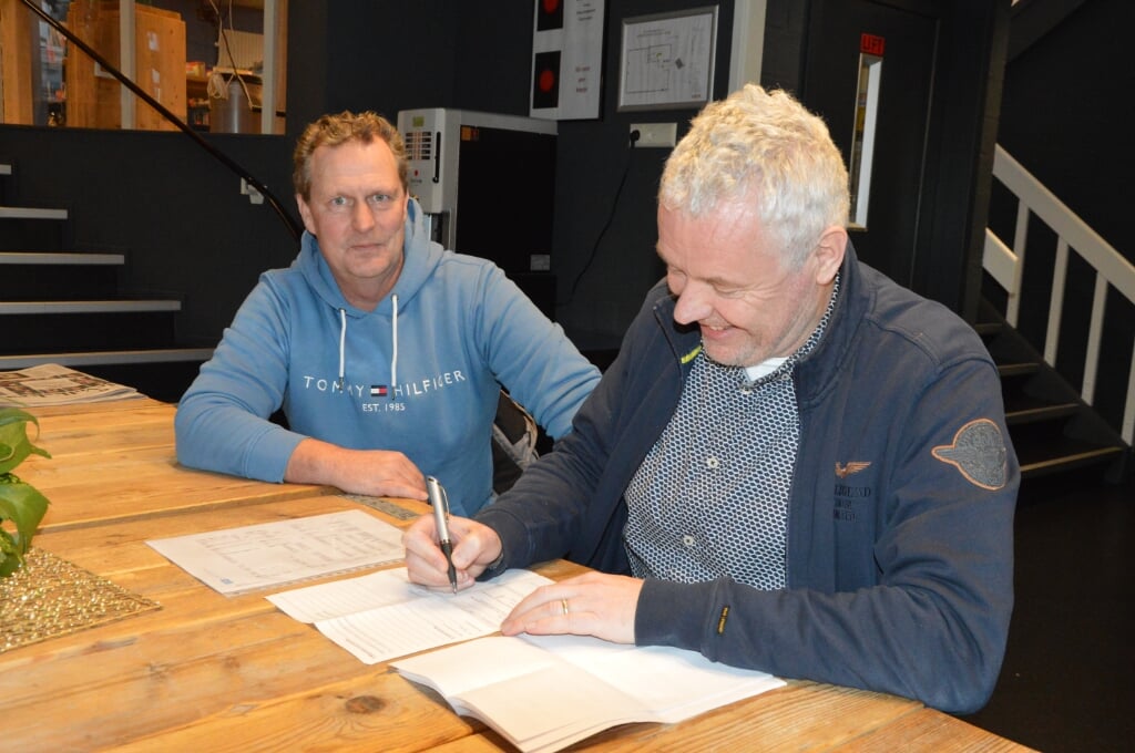 Arjen Boerhorst en Steven Bakker, de oude en nieuwe voorzitter van Stichting Samen één, vertellen over beheer van de grondportefeuille.