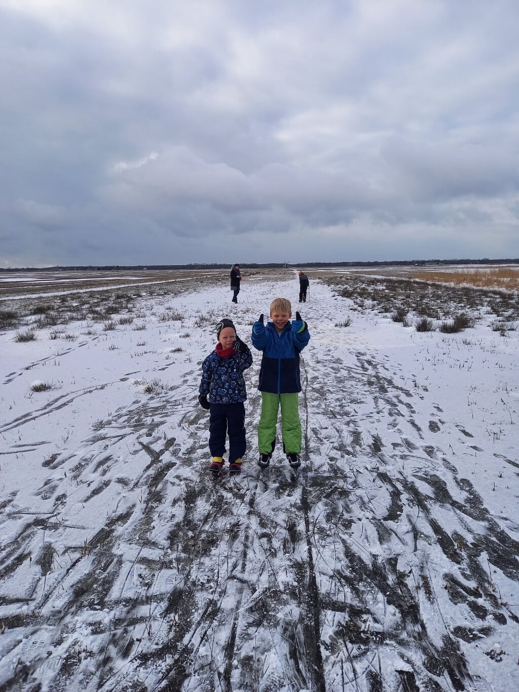 Boaz en Quin de Jong op Waalenburg.