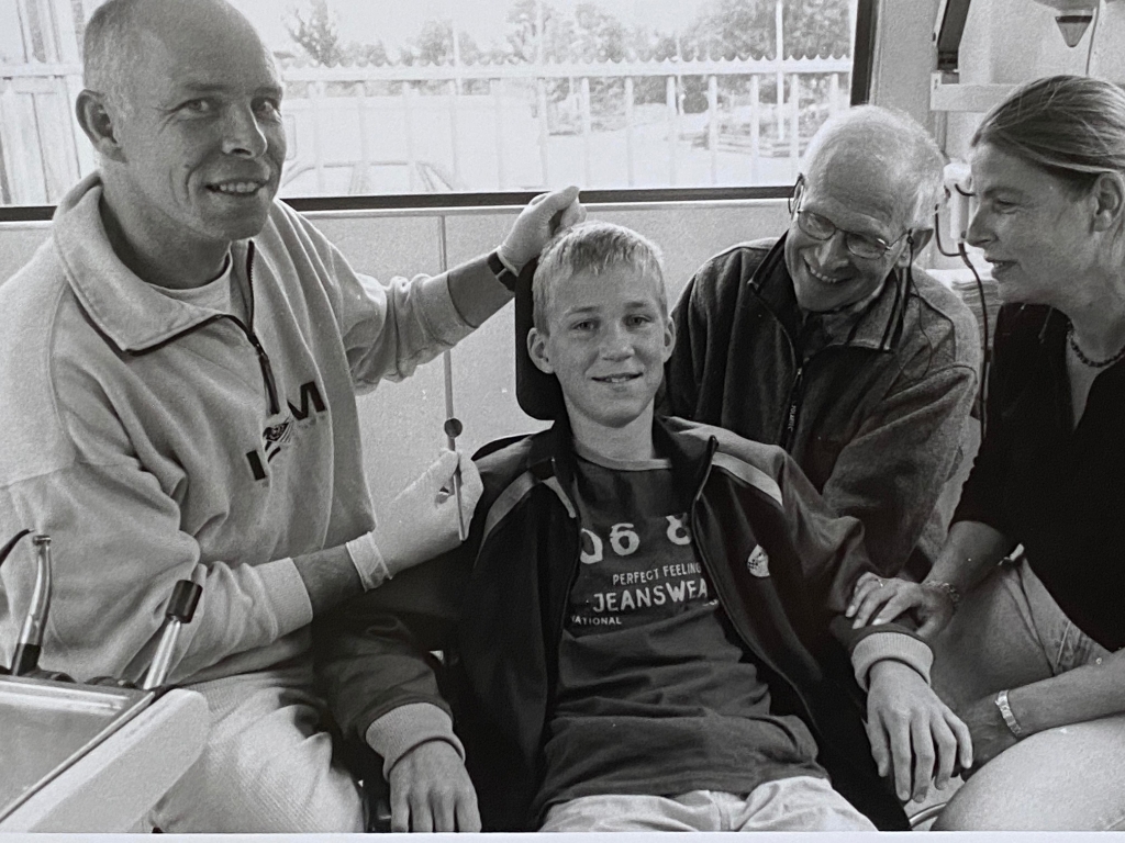 2003: Tandarts Coen Hendriks, Timo Meskers, Herman Wellens en Marian van der Burgh. 