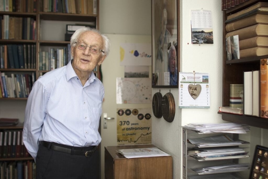 De wereldberoemde sterrenkundige professor doctor Kees de Jager wordt vandaag 100 jaar.