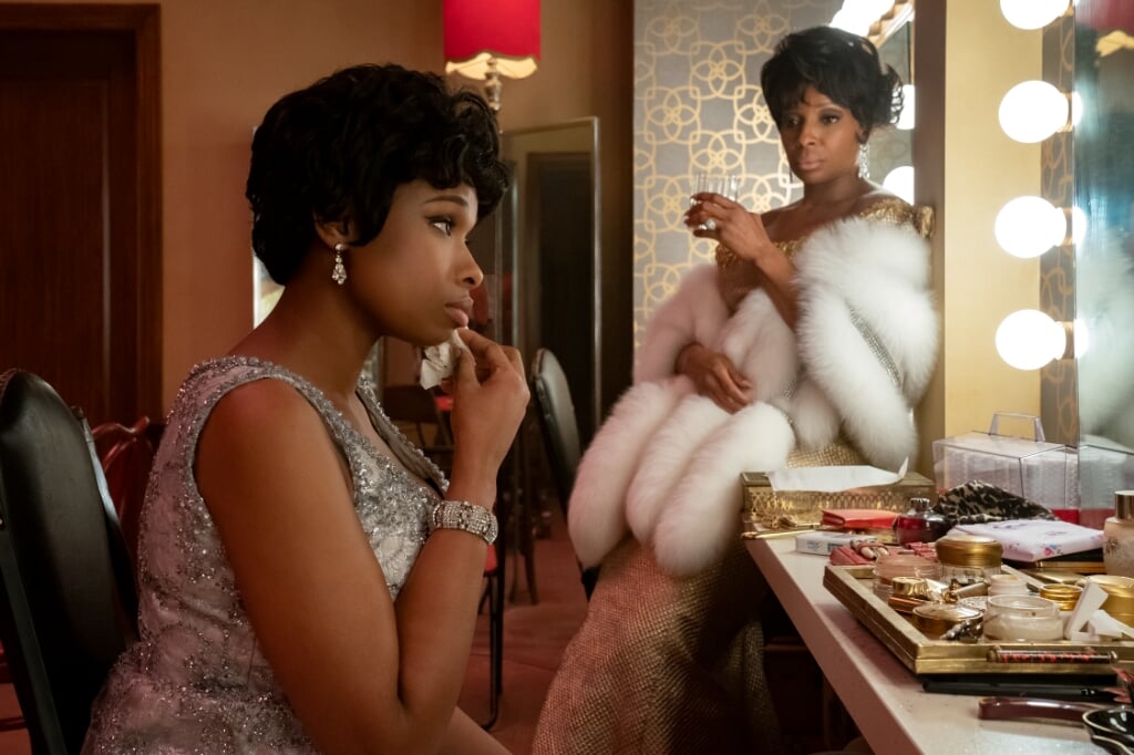 R_09165_RC
Jennifer Hudson stars as Aretha Franklin and Mary J. Blige as Dinah Washington in
RESPECT 
A Metro Goldwyn Mayer Pictures film
Photo credit: Quantrell D. Colbert