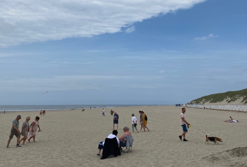 Willekeurige dag op het strand waar gasten graag voor naar Texel komen.