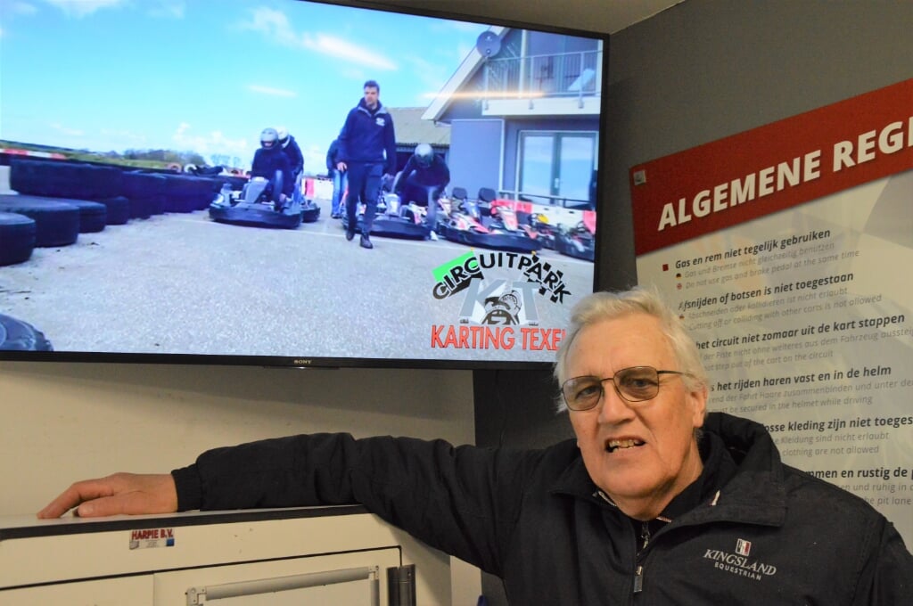 George Dekker van de kartingbaan: "Elk jaar probeerde ik wat te verbeteren." Archieffoto midden: 1965: Burgemeester C. de Koning opent de kartingbaan.