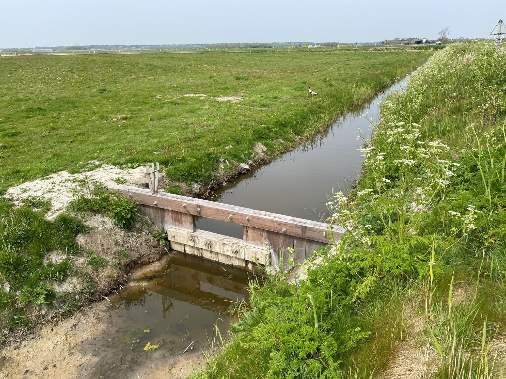 Op een aantal plekken op Texel wordt het peil van het slootwater aangepast. 