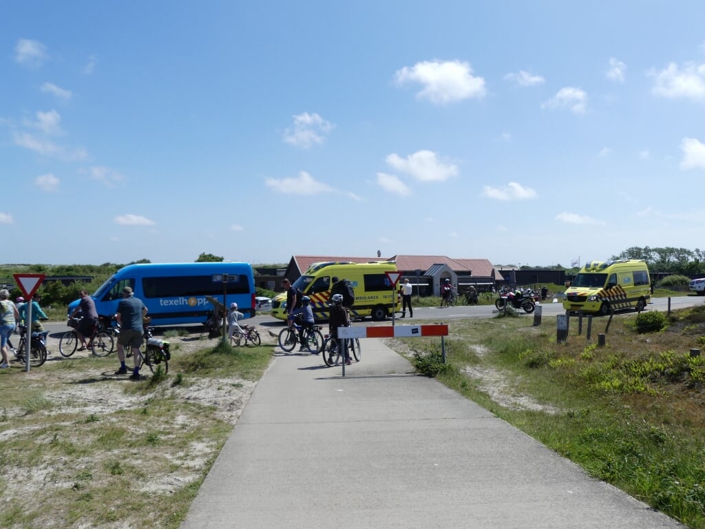 De Vuurtorenweg tegenover de Robbenjager waar het ongeval bij het fietspad plaatsvond.