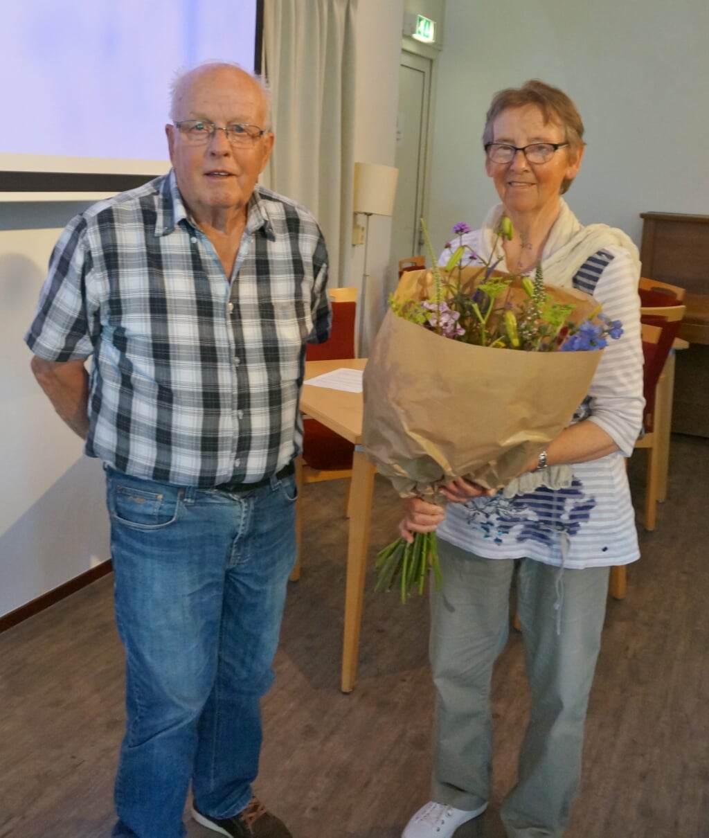 Mary Bakker, hier met echtgenoot Willem, neemt afscheid van de Historische Vereniging. 