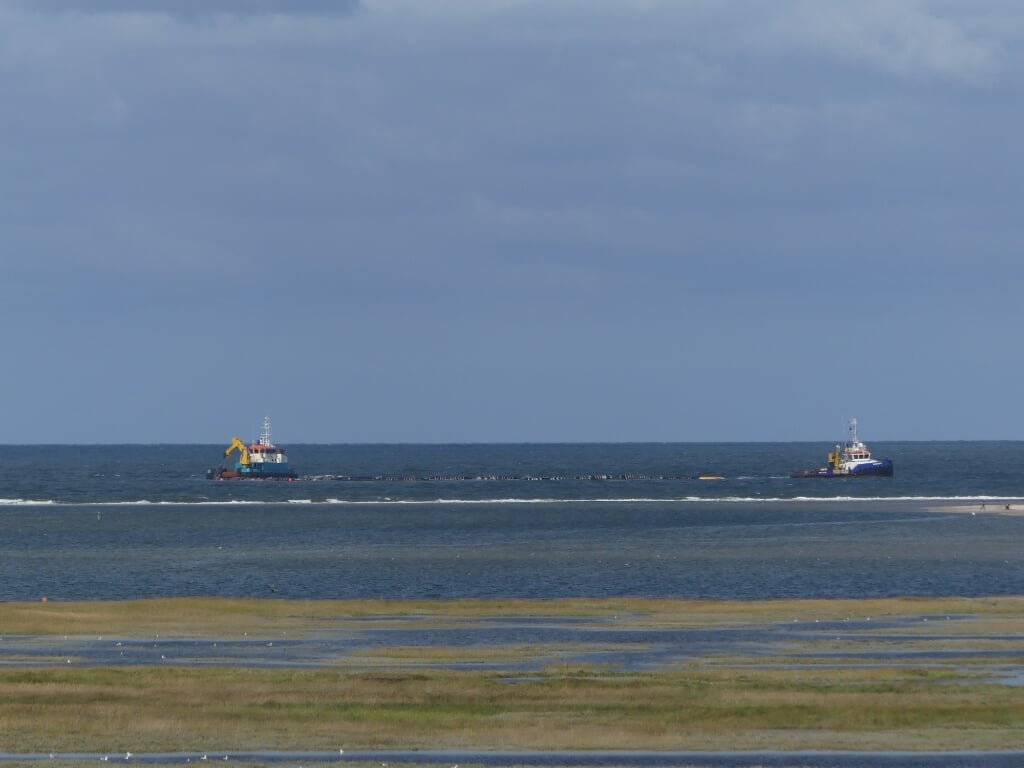 De SMS Shoalbuster en de Coastal Challenge aan het werk voor De Slufter.