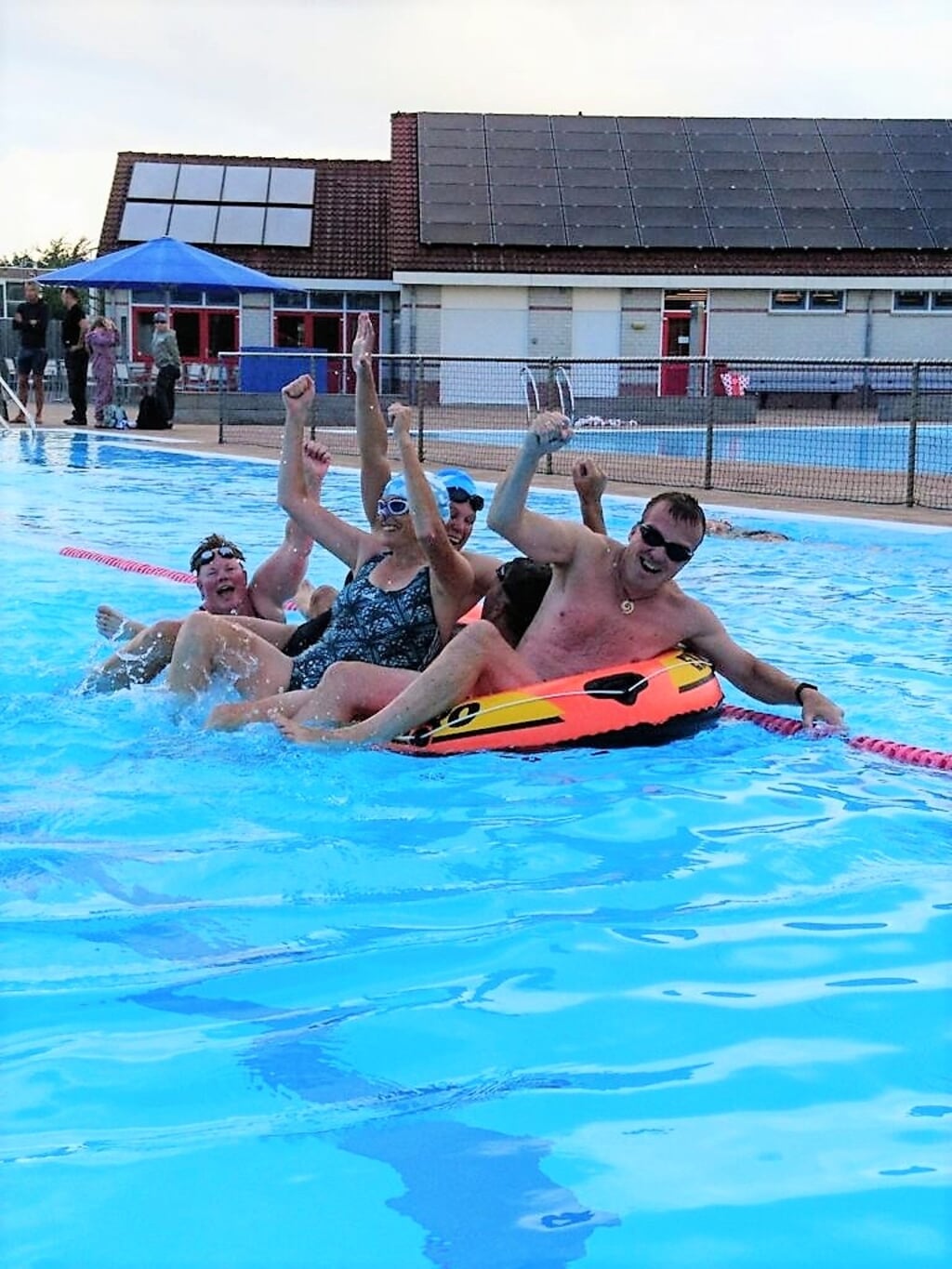Zwemclub ZPC TX'71 sloot het zomerseizoen feestelijke af in Molenkoog. 