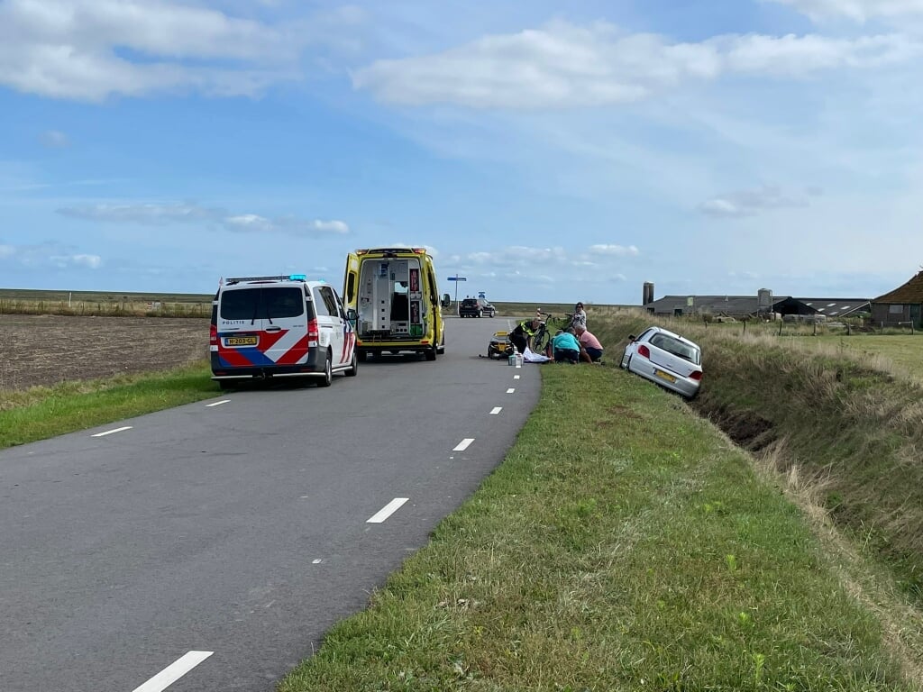 Hulpverlening na het ongeval op de Koningsweg.