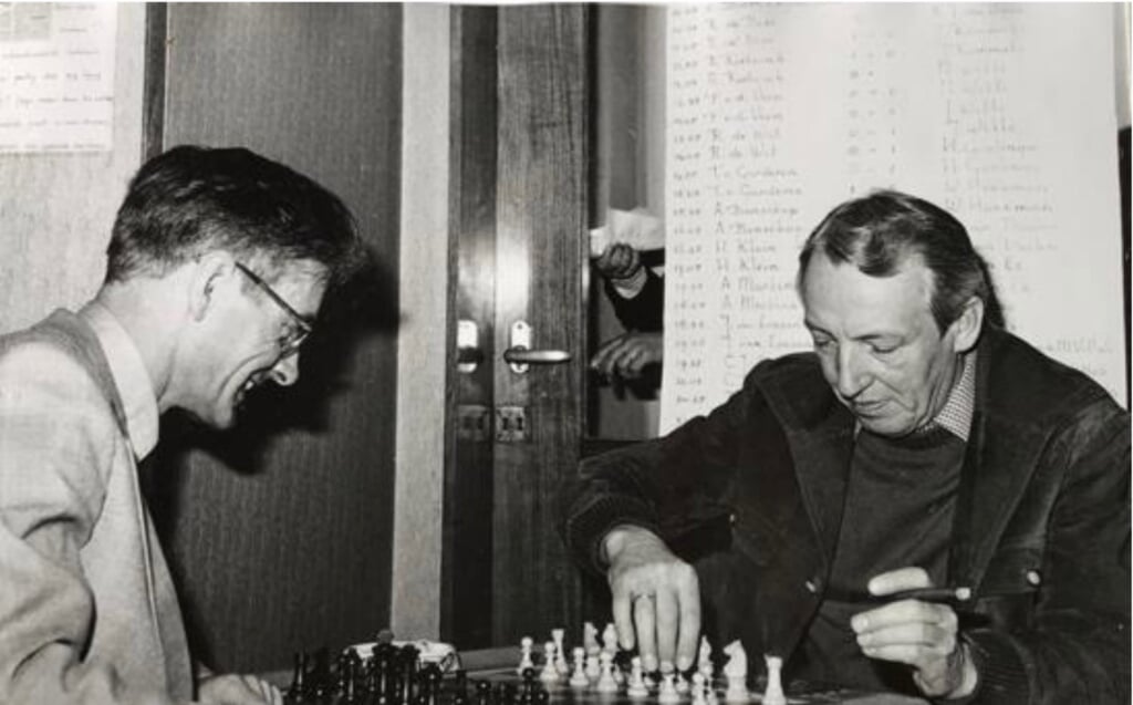 Aad Bakker (links) speelde in de jaren zeventig en tachtig een hoofdrol bij En Passant.