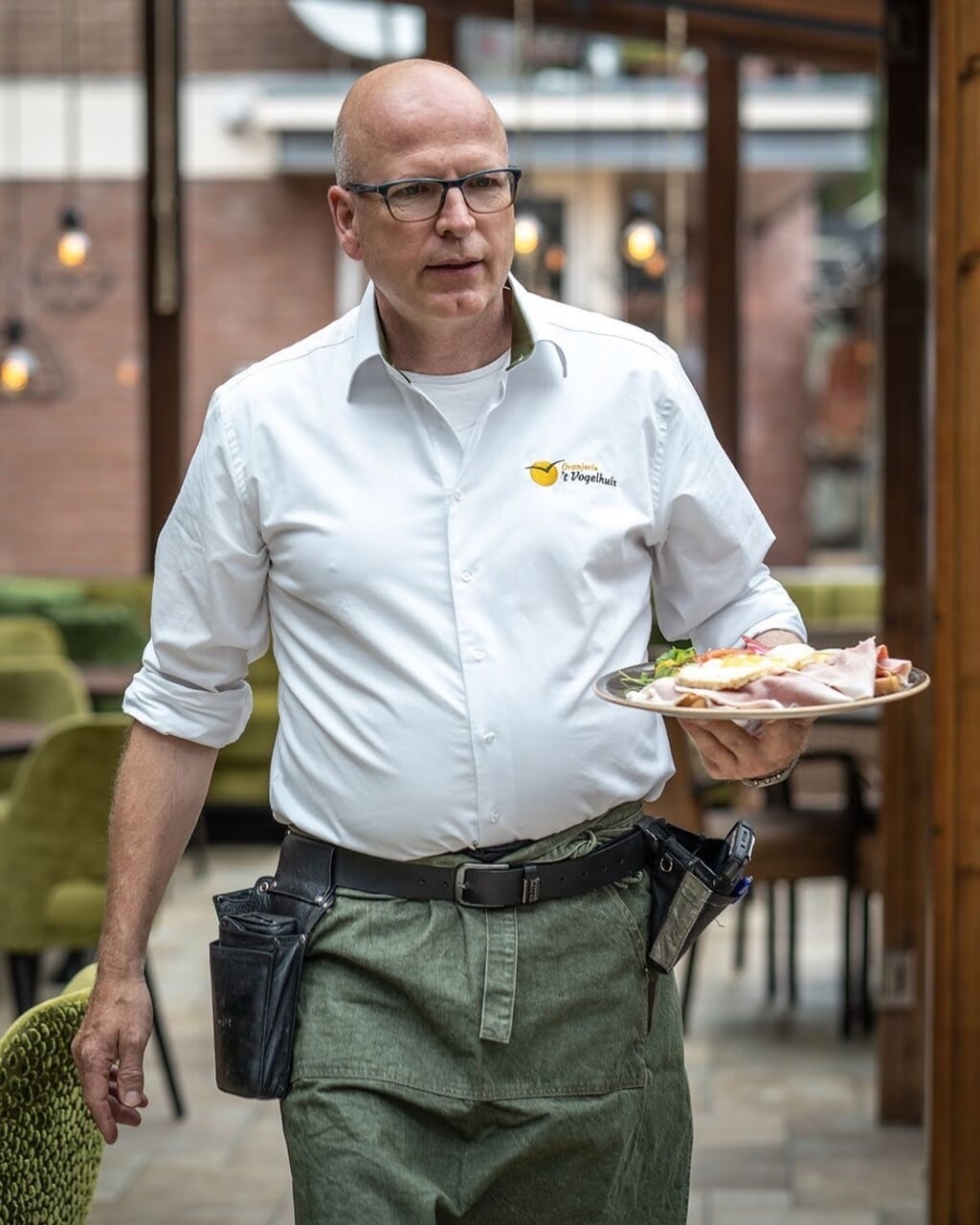Ralph Kompier werkt dertig jaar bij Oranjerie 't Vogelhuis in De Koog. 