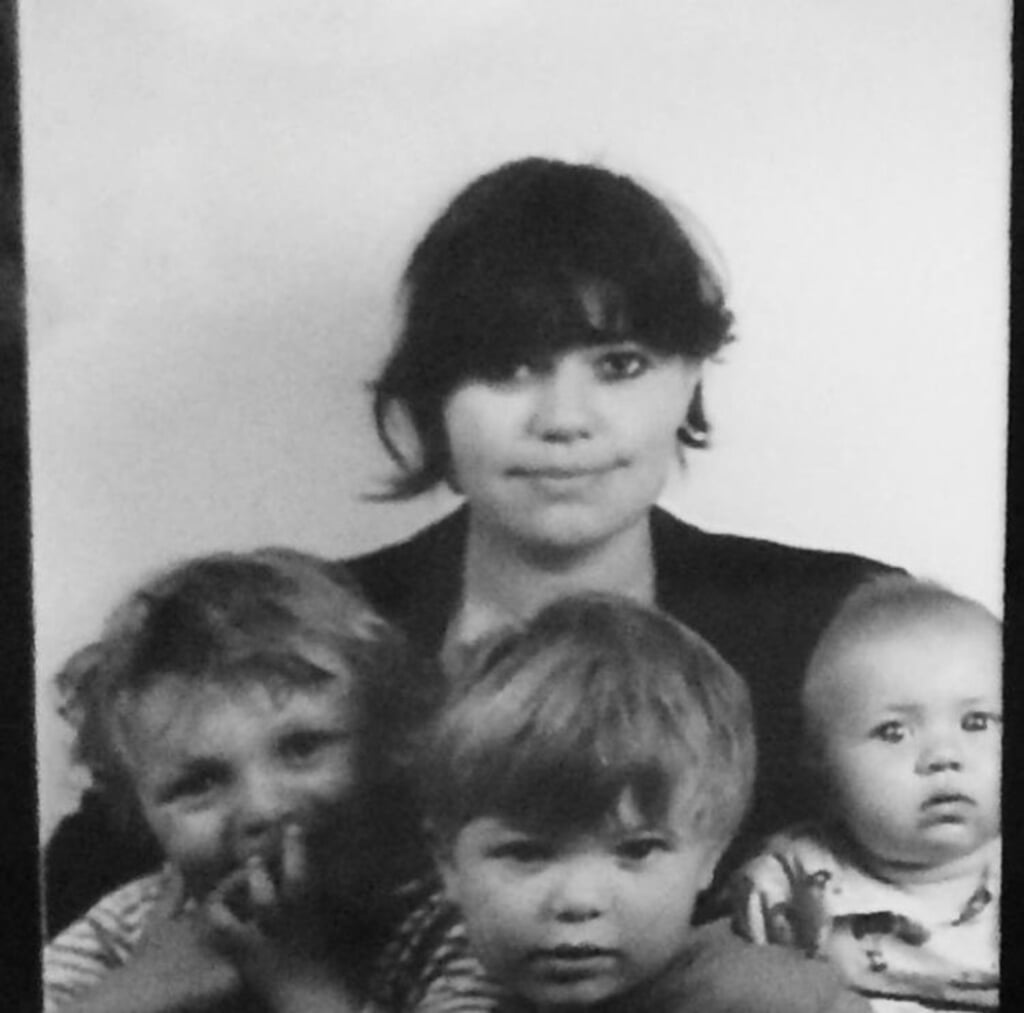 Eveline Lindenbergh met haar kinderen Jochem van der Hoek, Daniel van der Hoek en Roos van der Hoek