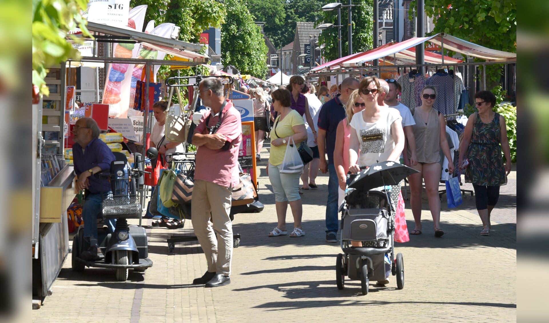 De enquêteurs stelden onder andere vragen aan bezoekers van de Markt in Burgum.