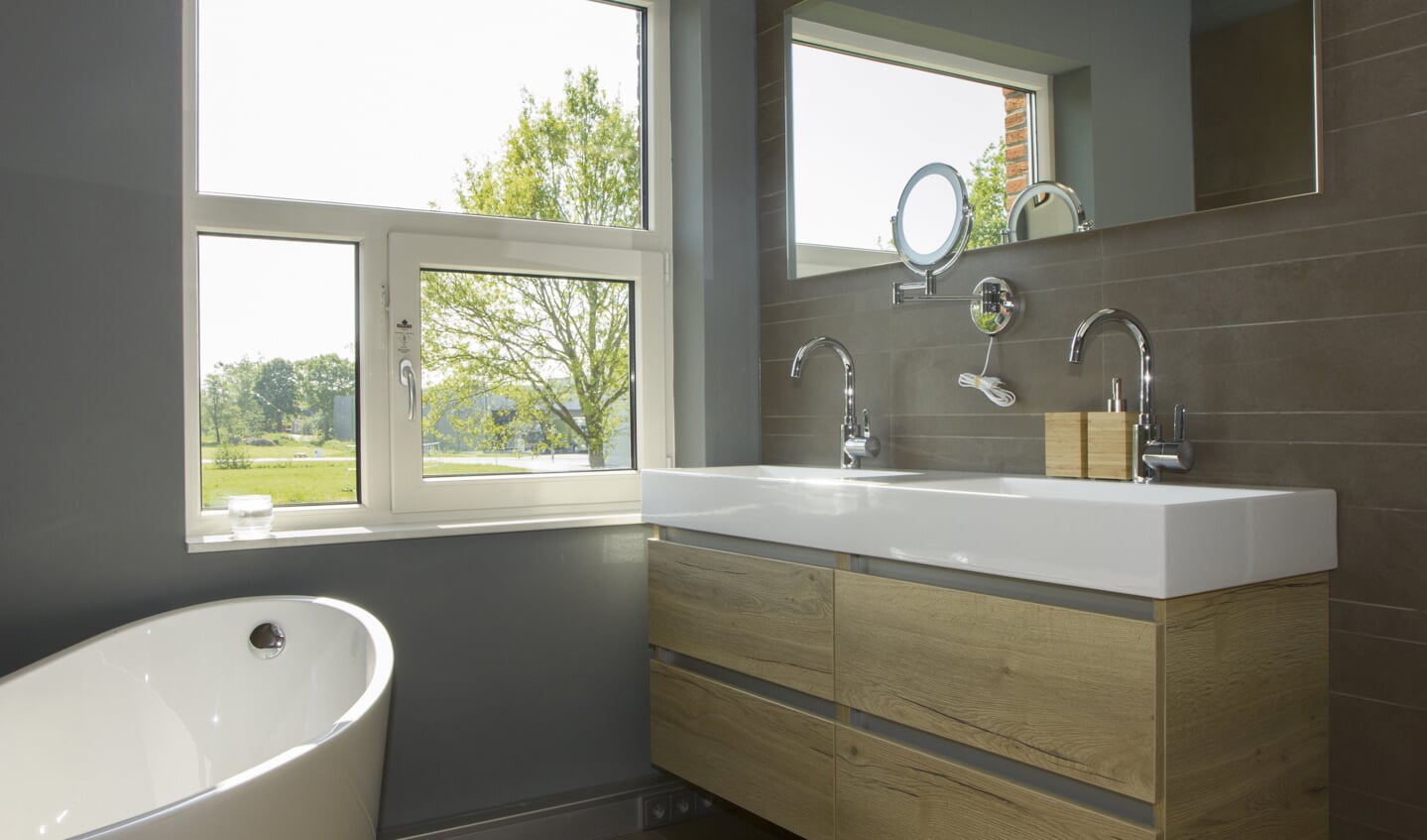 Door het uitgebreide en diverse aanbod van Badkamerwarenhuis is iedere stijl badkamer te realiseren. Badkamerwarenhuis beschikt altijd over de nieuwste trends.