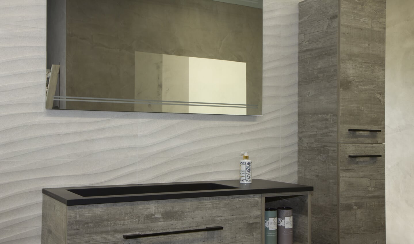 Door het uitgebreide en diverse aanbod van Badkamerwarenhuis is iedere stijl badkamer te realiseren. Badkamerwarenhuis beschikt altijd over de nieuwste trends.