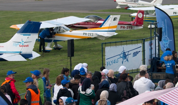 <p>Het vliegveld Drachten hield vóór de coronacrisis nog wel eens een open dag.<br>De grond is nog eigendom van de gemeente.</p>