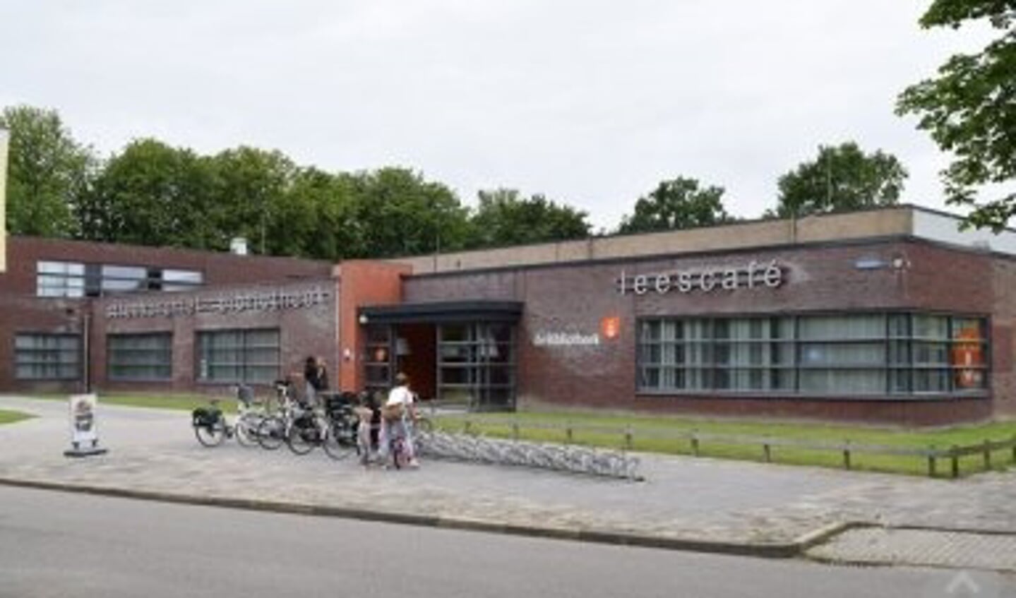 Bibliotheek Dokkum biedt ruimte aan de Studiekring Nijsgjirrich Dockum, op maandagmiddag om de veertien dagen, vanaf 8 augustus.
