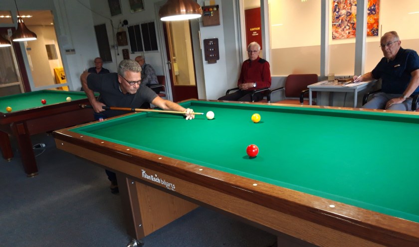 Drachten-A teamleider Okke Booij won drie partijen in de confrontatie tegen de biljarters van Burgum.