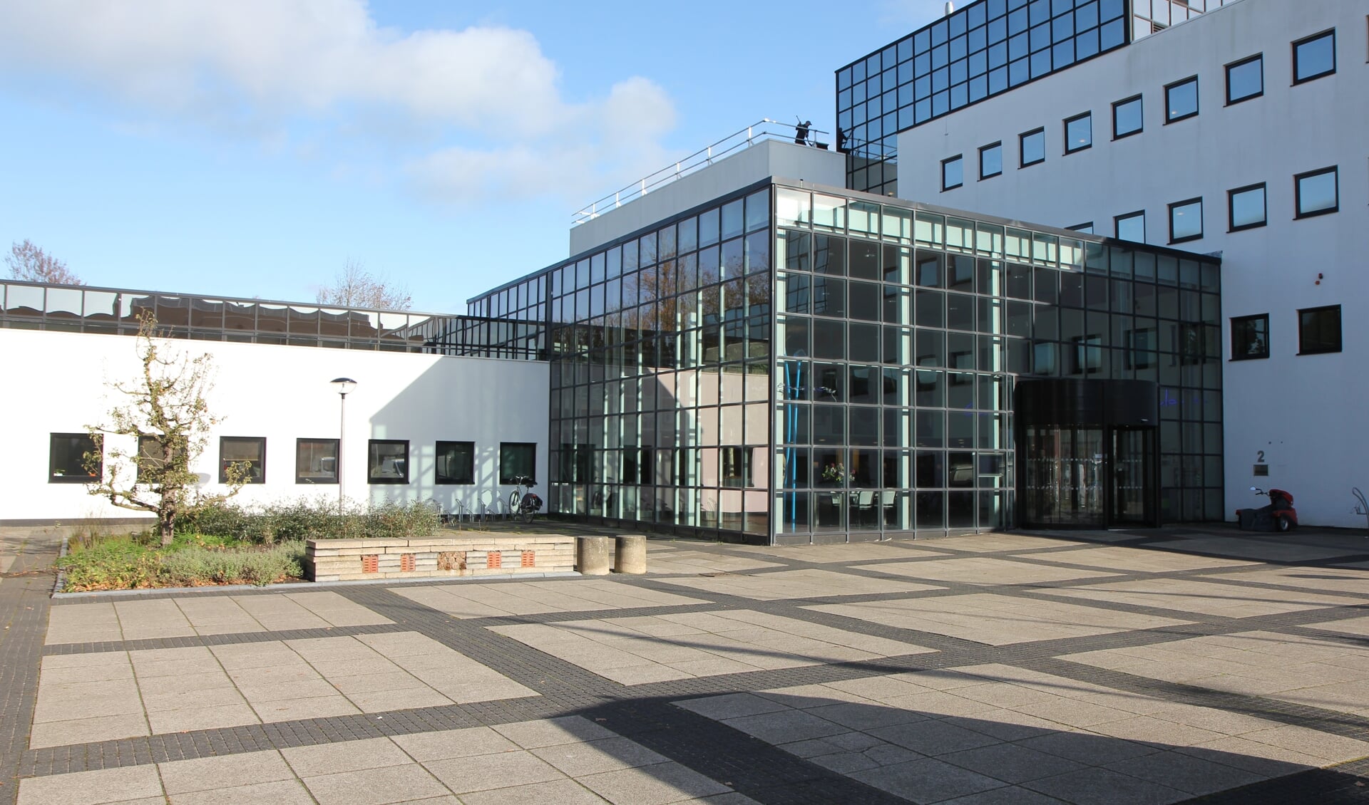 Het gemeentehuis van Smallingerland in Drachten. Op 16 maart 2022 zijn er weer raadsverkiezingen.