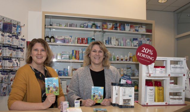 Apothekers Judith Weiland en Sabina Dam.