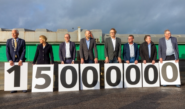 <p>Ondernemers uit Drachten en &#39;t gemeentebestuur van Smallingerland beloofden samen 15 miljoen euro voor een nieuwe vaarweg naar Drachten, oktober 2019.&nbsp;</p> 