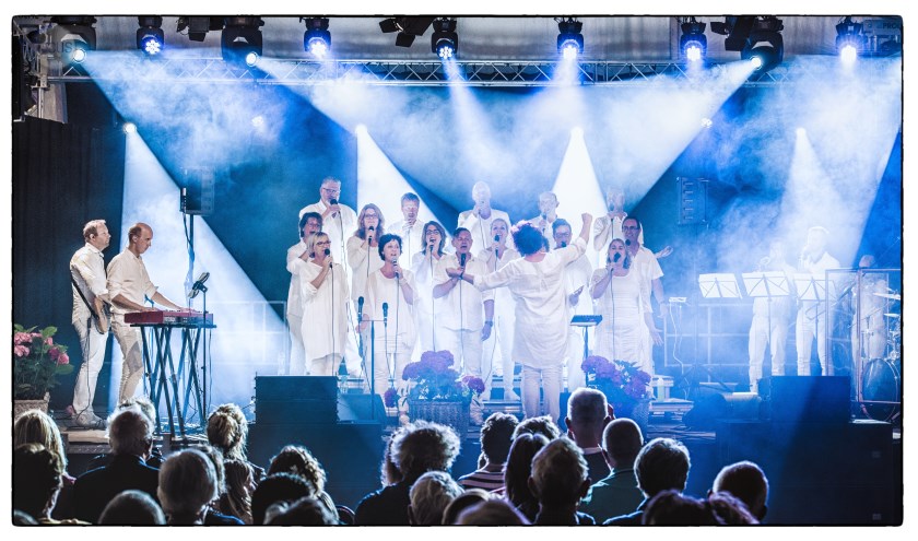 Het Joy for People Gospel Choir treed op tijdens de Gospelnight.