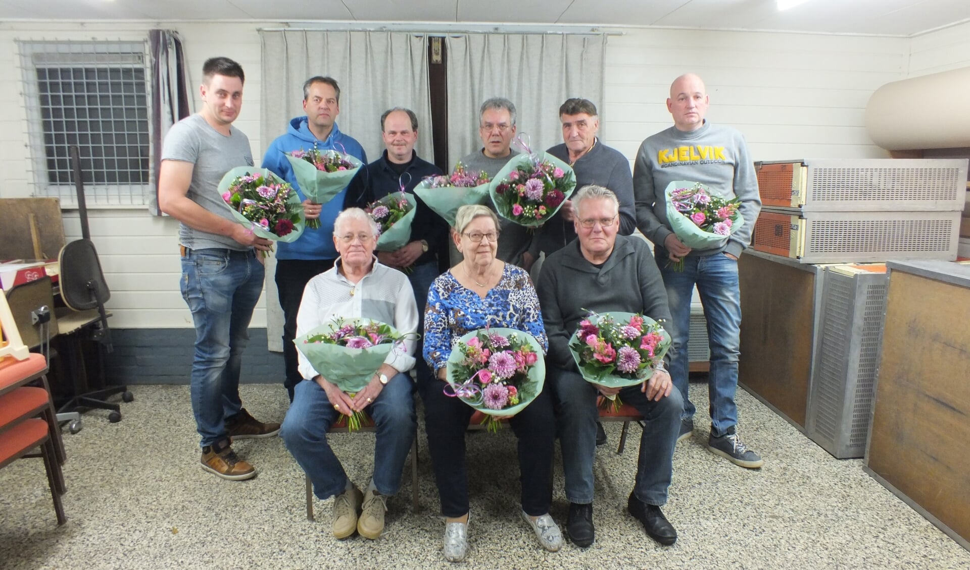 De winnaars van duivensportvereniging Fleanwille in Burgum, november 2019. Driestatenleden vragen of GS ervoor willen pleiten de duivensport te verbieden.