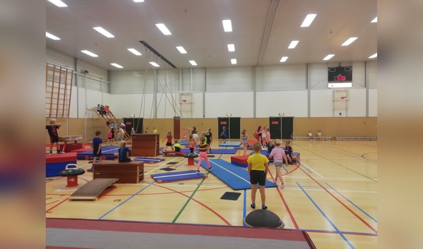 Een impressie van een schoolklas in actie.