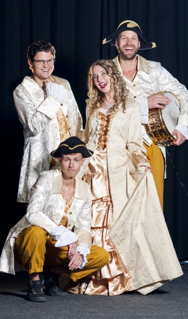 De voorstelling 'De Koning van zijn troon' is een sing-a-long familievoorstelling met live-muziek.