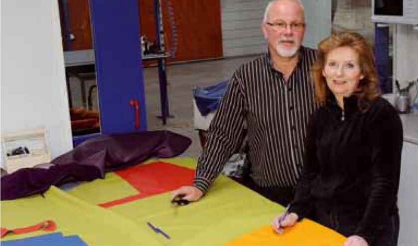 Johannes en Clarie de Wit van LederVisie in Drachten renoveren en bekleden lederen meubelen.