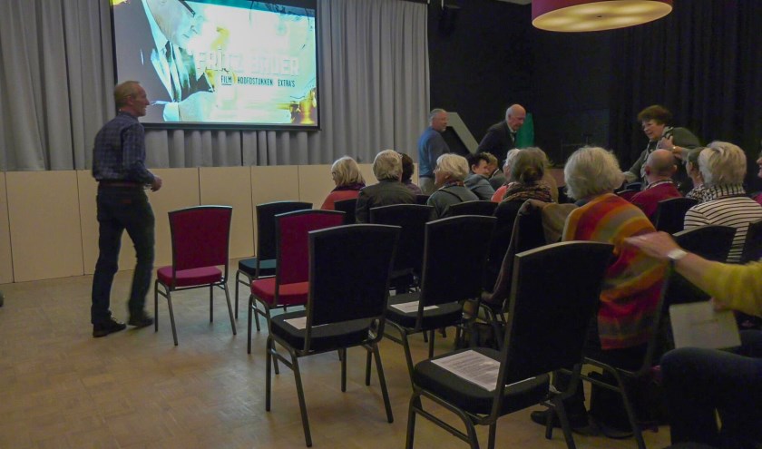 De filmzaal van Filmcafé Burgum stroomt vol.