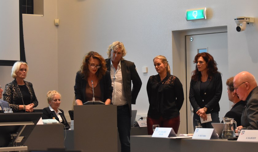 Brigitta Scheepsma (GL) verklaart namens de oppositie de raadszaal te zullen verlaten.
