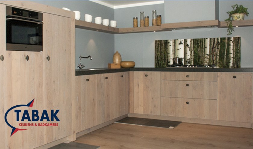 Tabak Keukens & Badkamers heeft een ruime collectie keukens en badkamers in de showroom.