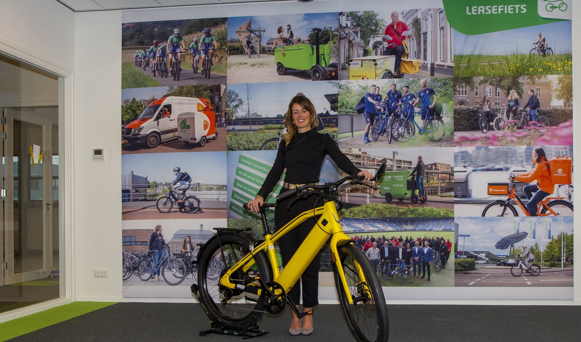 Marie-Christine Porte toont een trendy en snelle e-bike uit het assortiment leasefietsen.