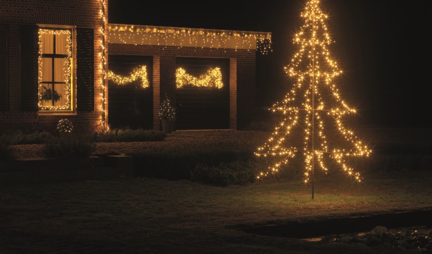 De led-kerstboom is er in drie maten: 1.35 meter, 2 meter en 3 meter hoog.