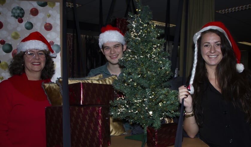 Marjon de Vries, Yannick de Vries en Antal Vellema zijn drie van de organisatoren van de kerstmarkt in Burgum.
