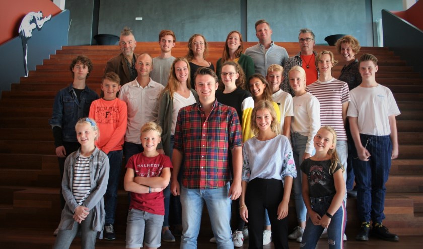 De volledige cast bestaat uit 21 talenten uit Drachtenen omgeving.