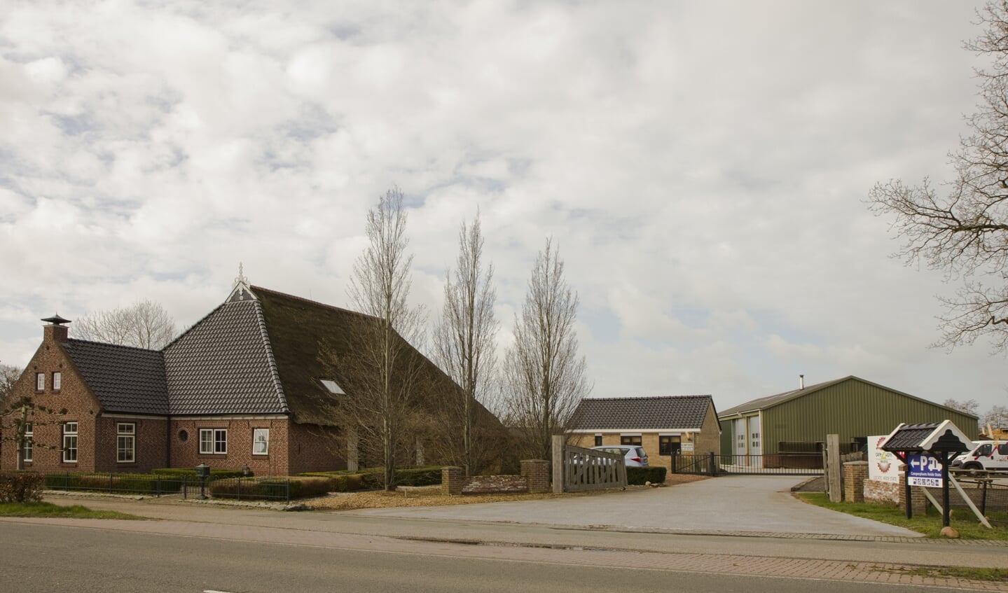 Het terrein van Woudweg 17 in Noardburgum - locatie Heide State - wordt omgebouwd tot recreatielocatie door de cliënten en werkbegeleiders van Royal Werkbedrijf.