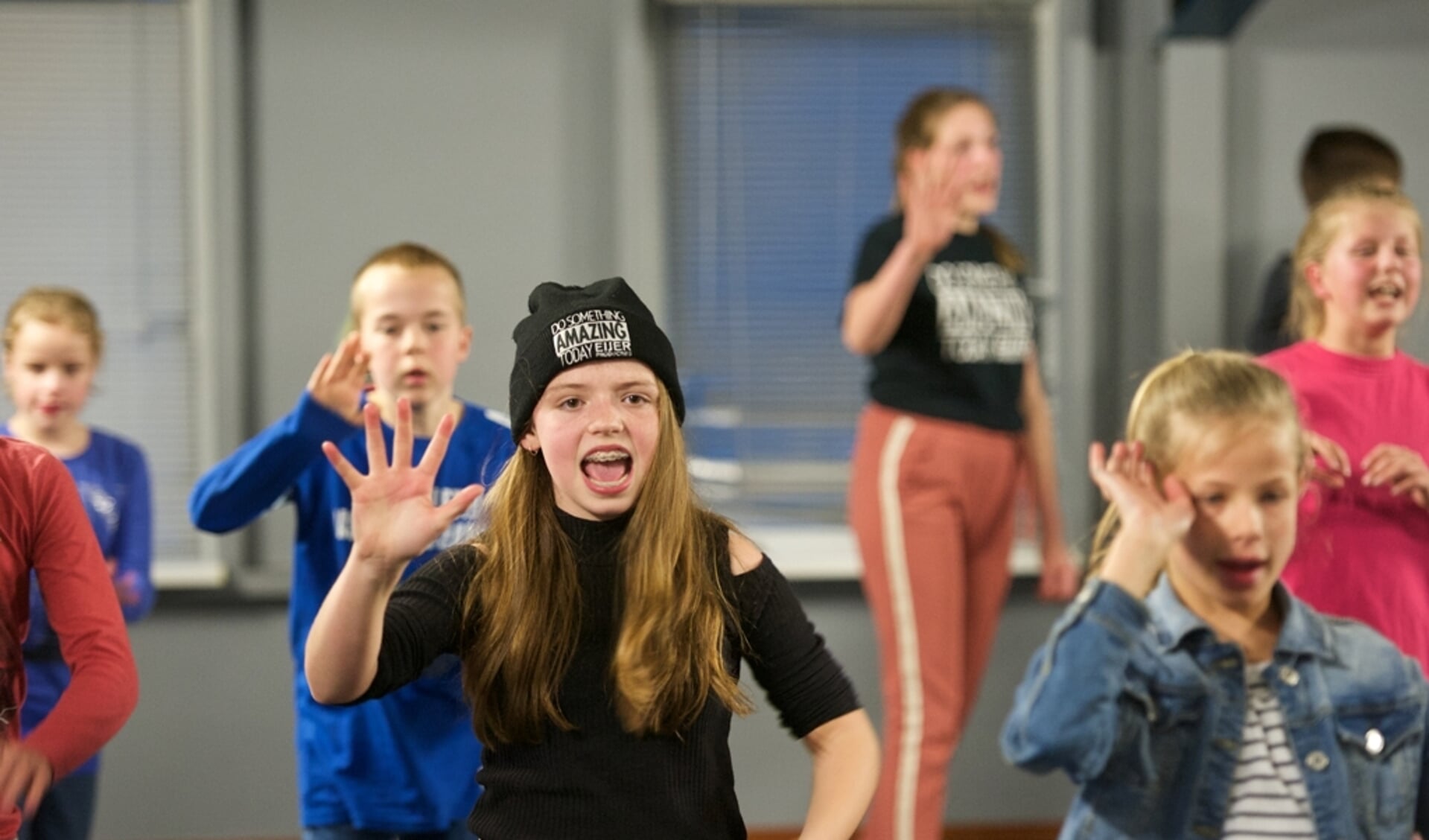Jongeren maken in De Schierstins kennis met het theater.