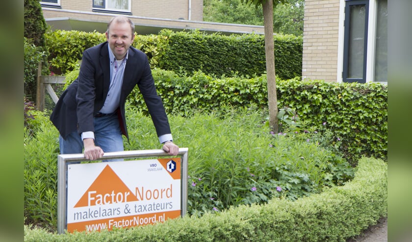 Otto Minnema van Factornoord Makelaars & Taxateurs in Hurdegaryp waarschuwt bij de aan- en verkoop van huizen te letten op de kosten van asbestdaken.