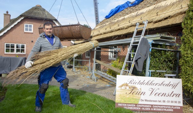 Teun Veenstra aan het werk in Noardburgum.
