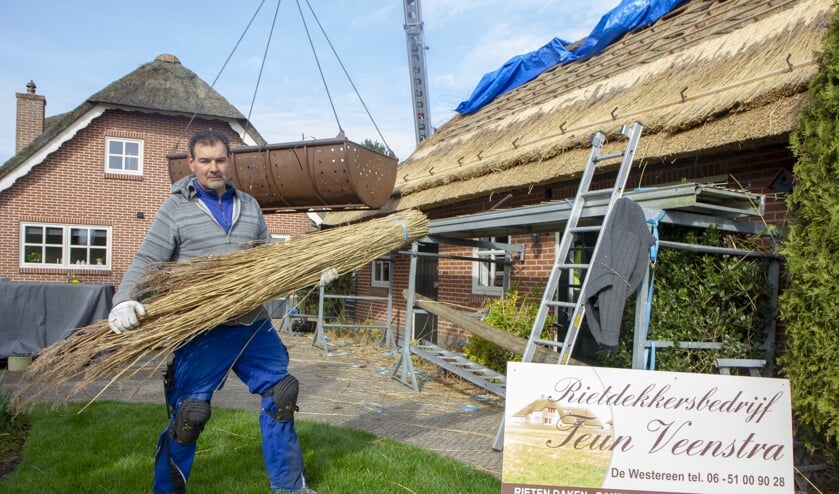Teun Veenstra aan het werk in Noardburgum.
